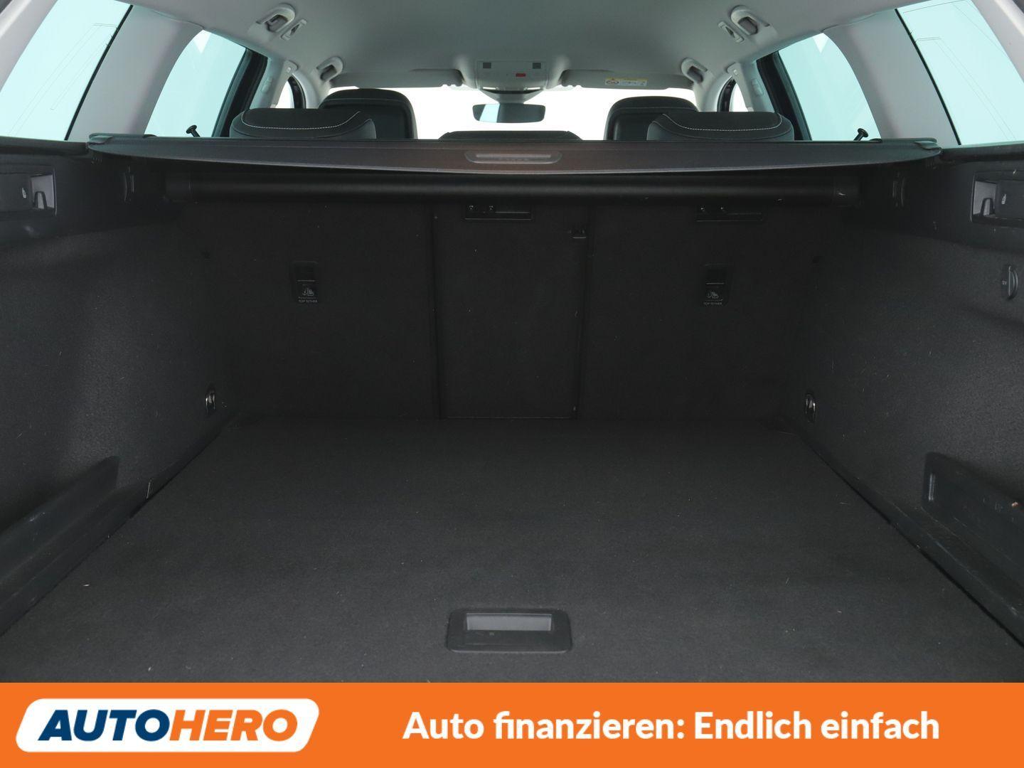 Volkswagen Passat 2.0 TSI Elegance Aut.*NAVI*PDC*SHZ*