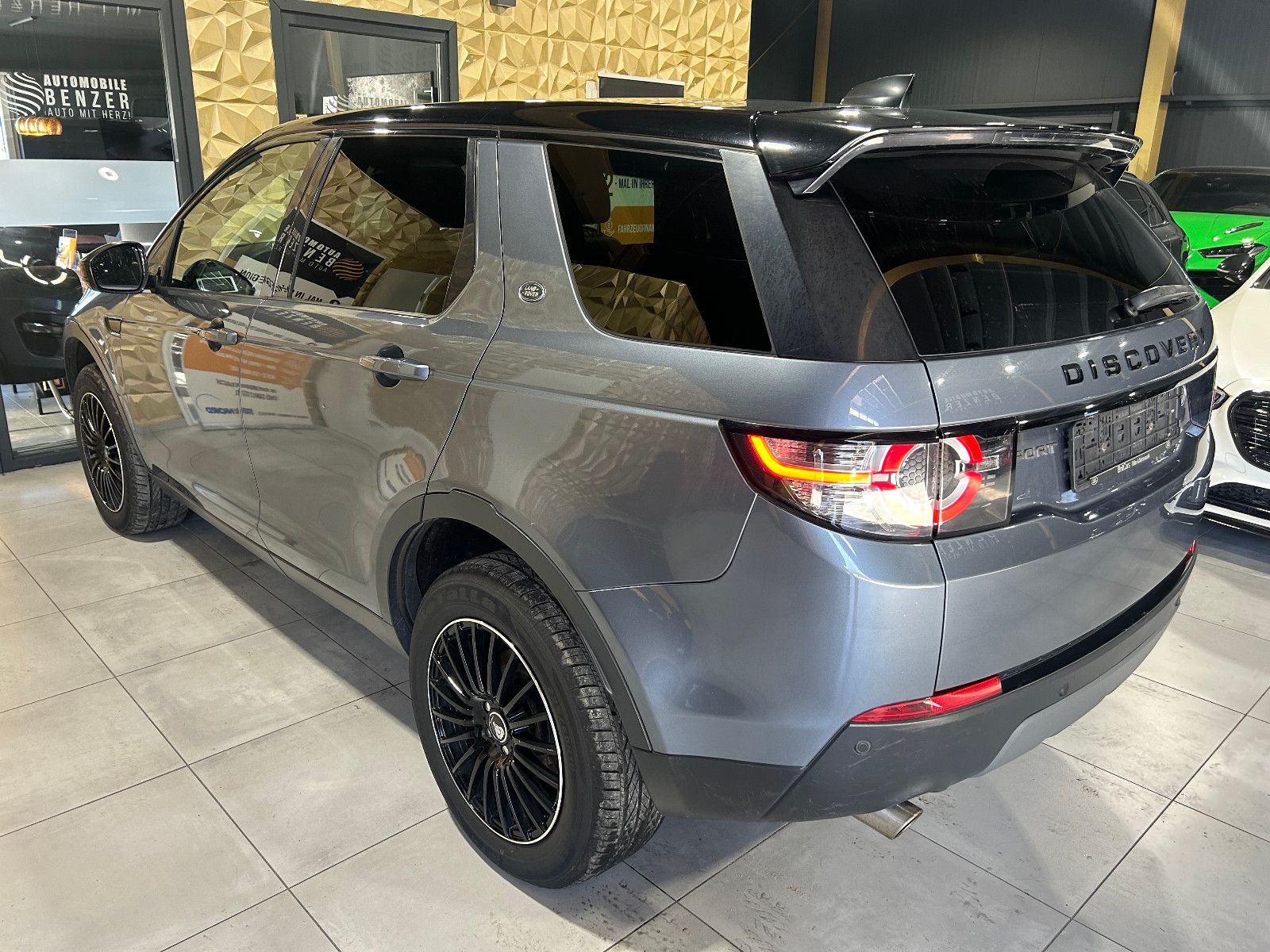 Fahrzeugabbildung Land Rover Discovery Sport SE AWD/PANO/ACC/NAVI/KAMERA/SHZ