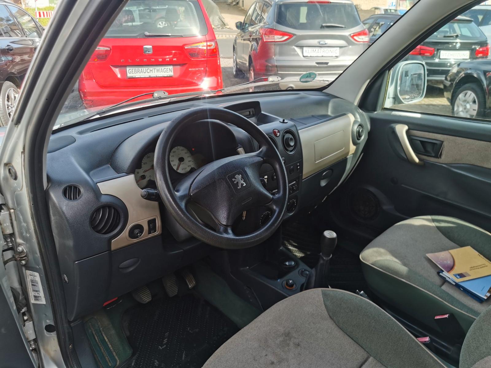 Peugeot Partner Premium Kombi 1,6/ Klima / 5 Sitzer