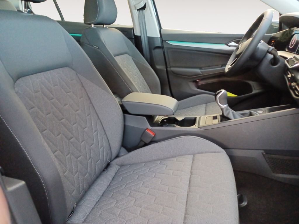Fahrzeugabbildung Volkswagen Golf 1.5 TSI OPF Life LED, Shzg, Einparkhilfe