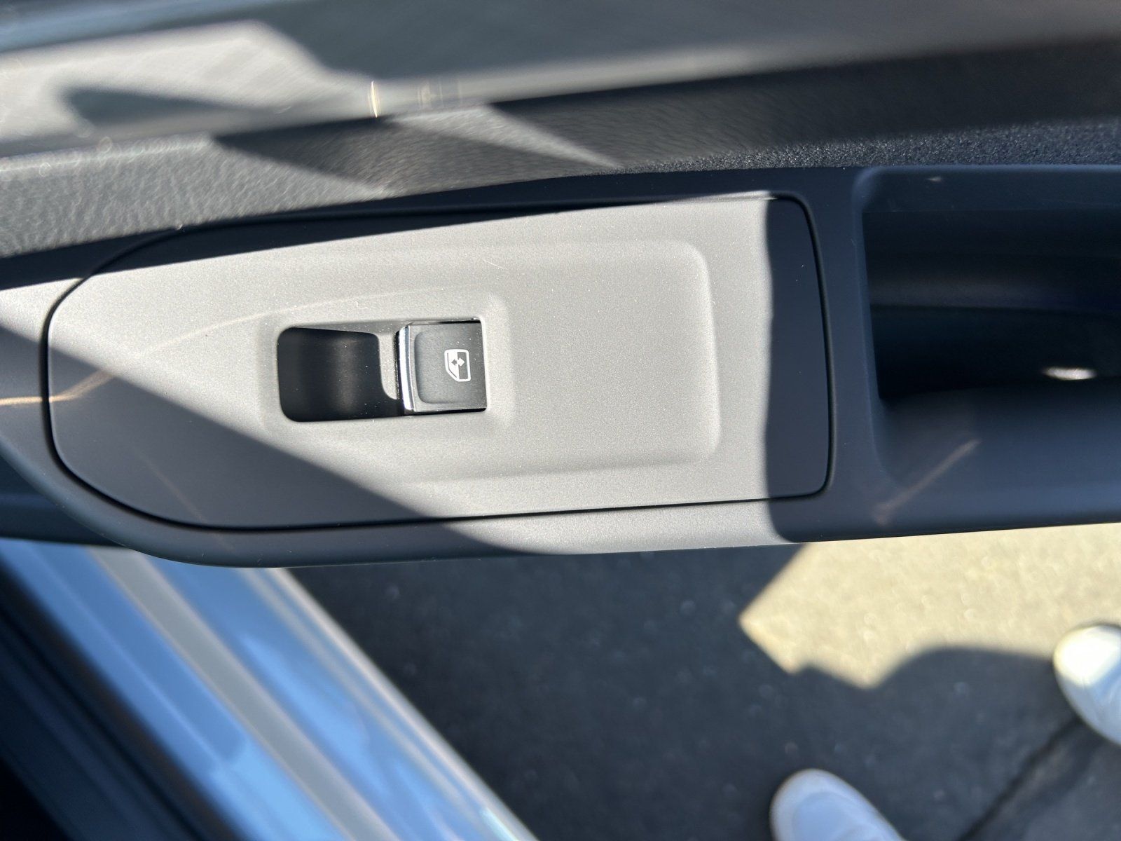 Fahrzeugabbildung Volkswagen Golf VIII 1.5 eTSI 85 kW Life Kamera,LED,Navi,LM