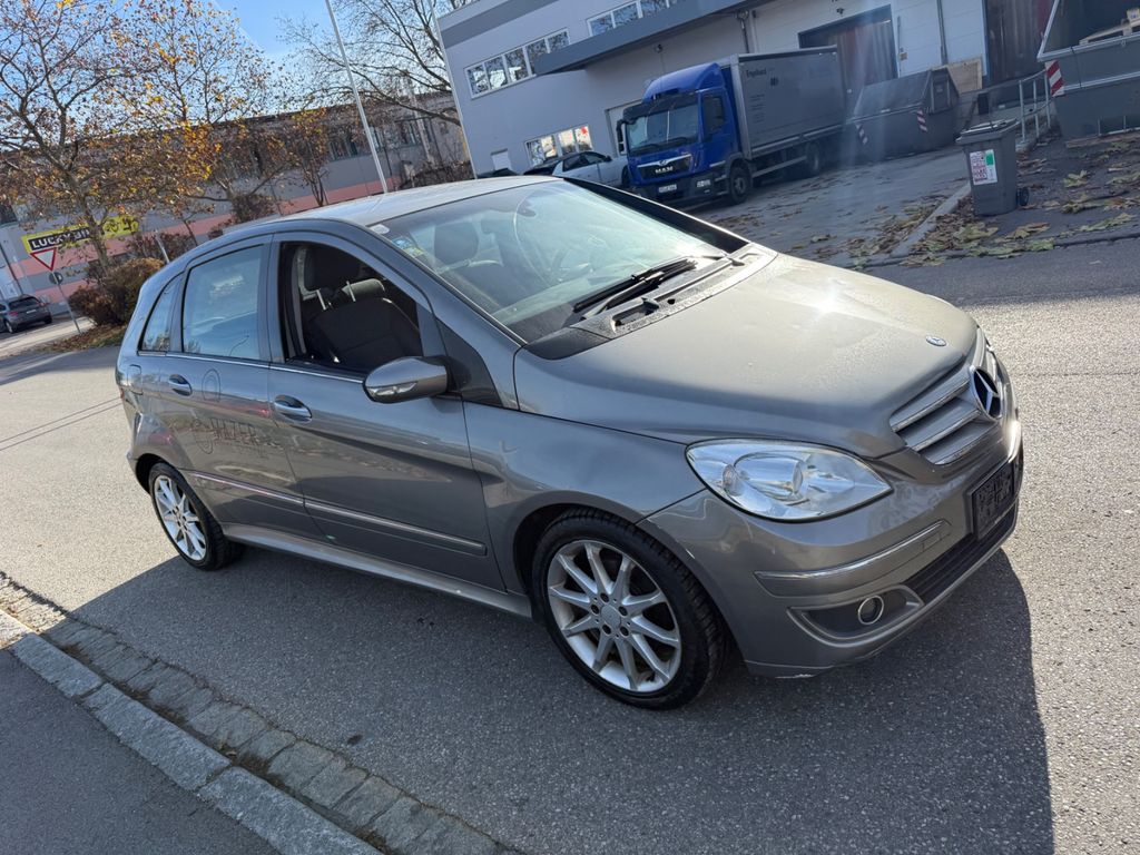 Mercedes-Benz B 200