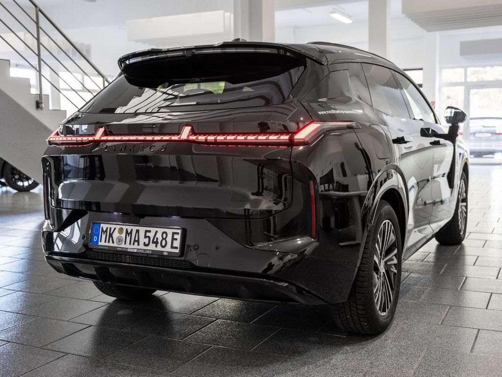Lynk & Co 08