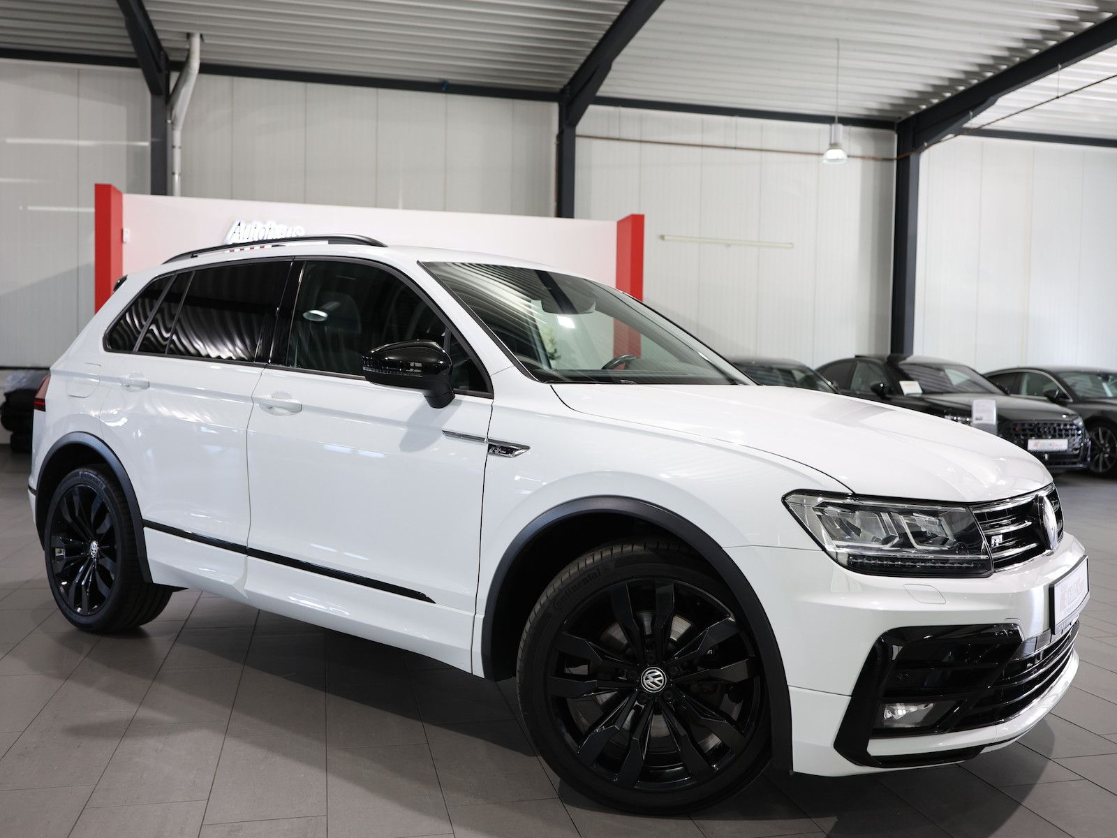 Volkswagen Tiguan 2.0 TDI DSG 4M R-LINE SPORT WHITE & BLACK imagem 3