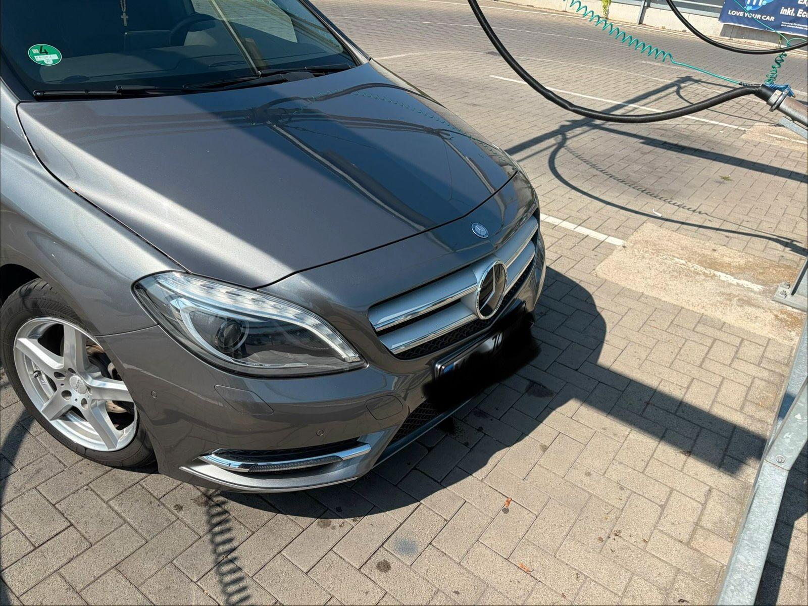 Mercedes-Benz B 180