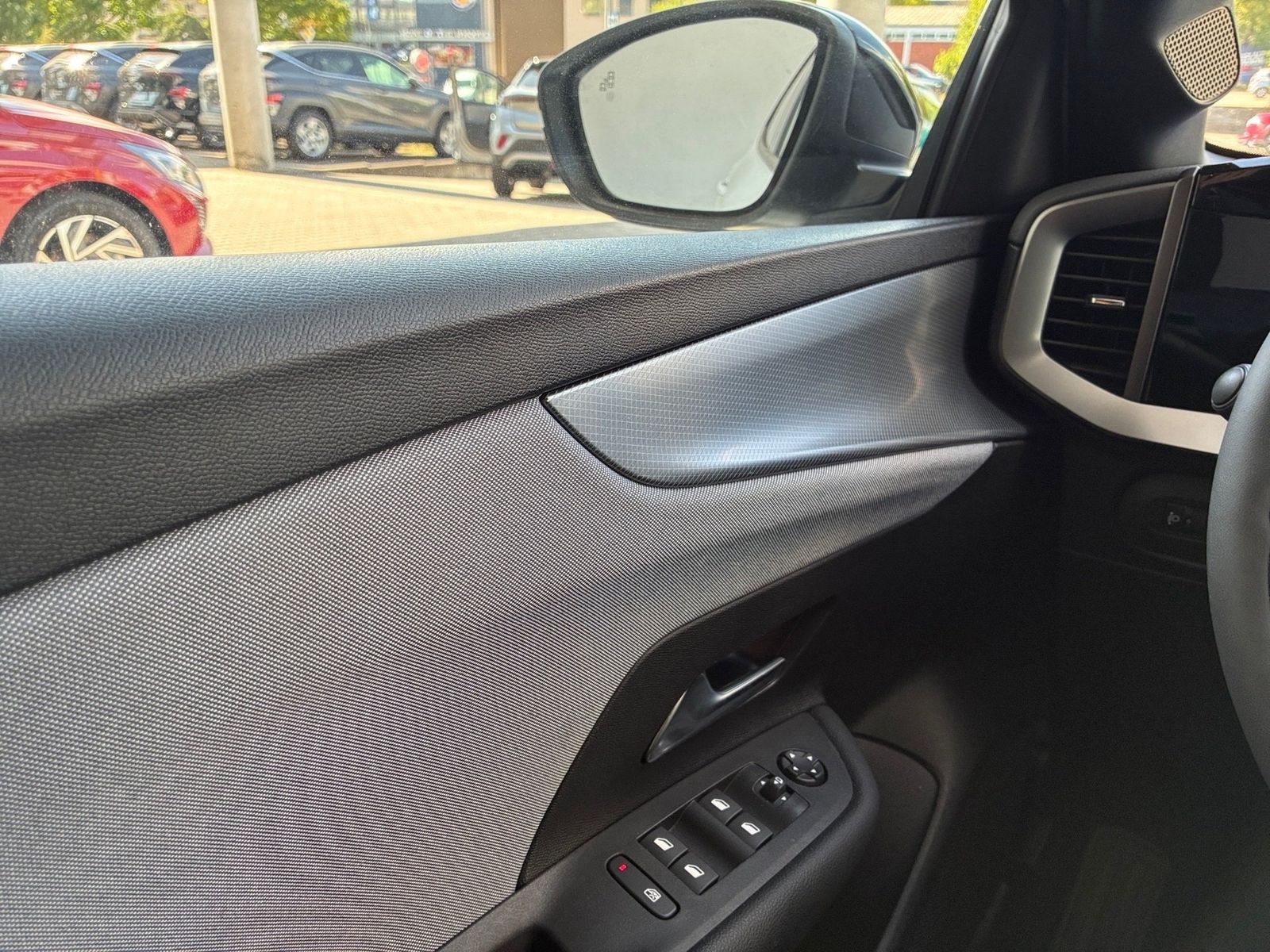Fahrzeugabbildung Opel Mokka 1.2 Edition Kamera,LED,Navi,SHZ,Klimaaut.