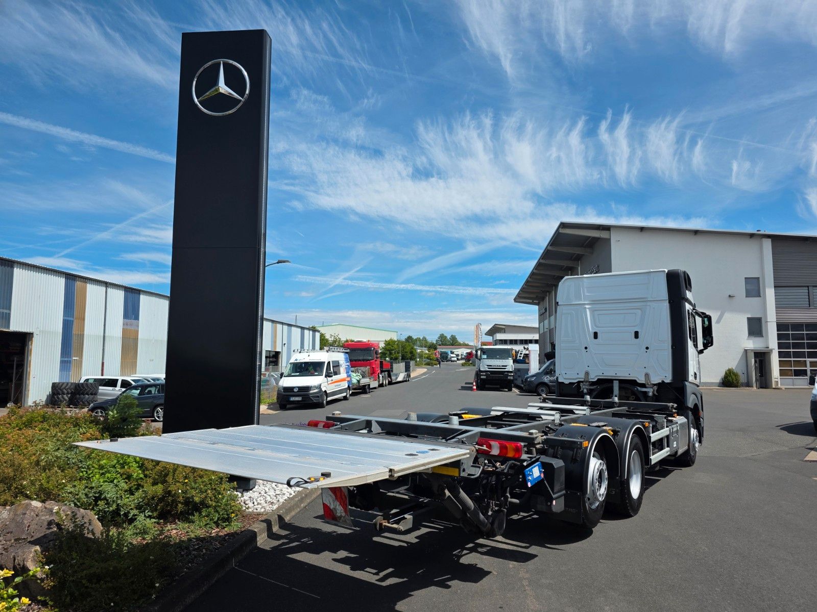Fahrzeugabbildung Mercedes-Benz Actros 2540 L 6x2 BDF Fahrschule 5 Sitze LBW