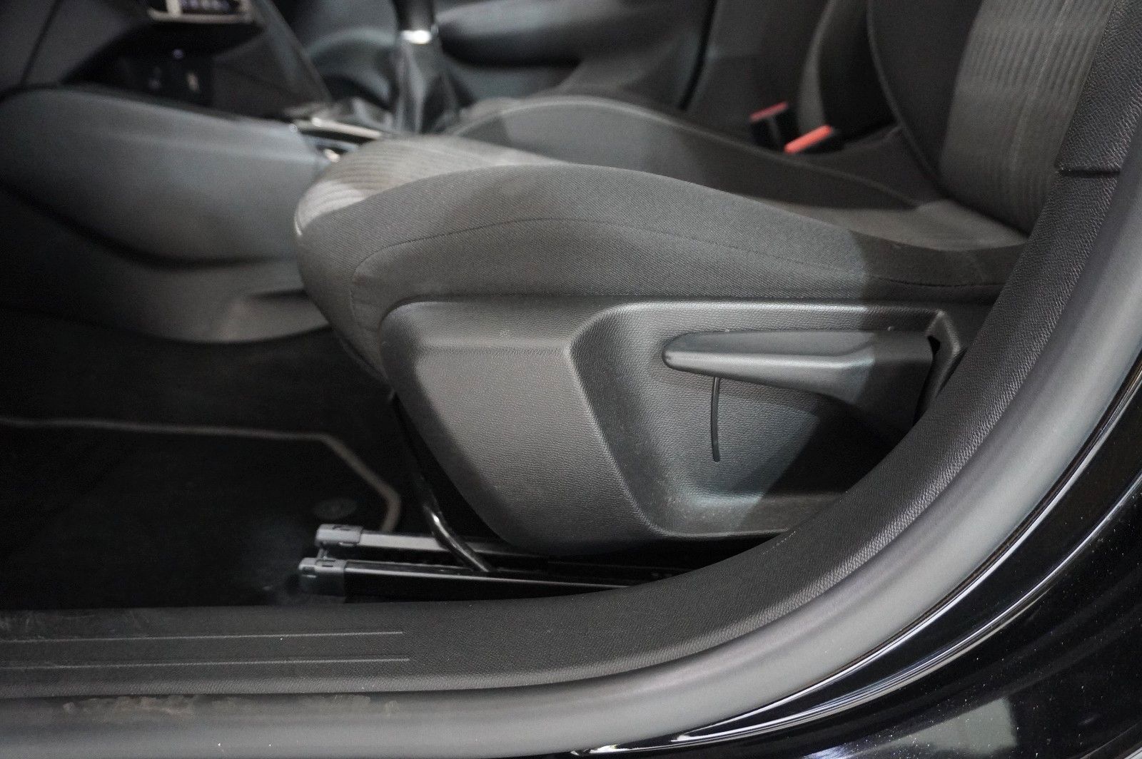 Fahrzeugabbildung Opel Corsa F 1.2 EDITION NAVI/TEMP/PDC/SPORT/DAB+