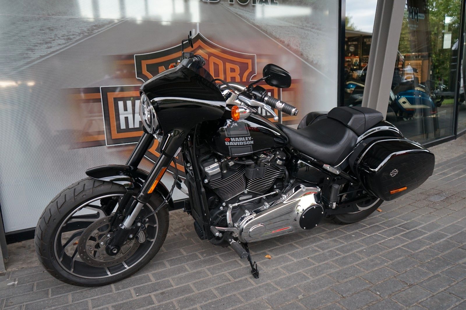 Fahrzeugabbildung Harley-Davidson Softail Sport Glide mit Jekill & Hyde Auspuff