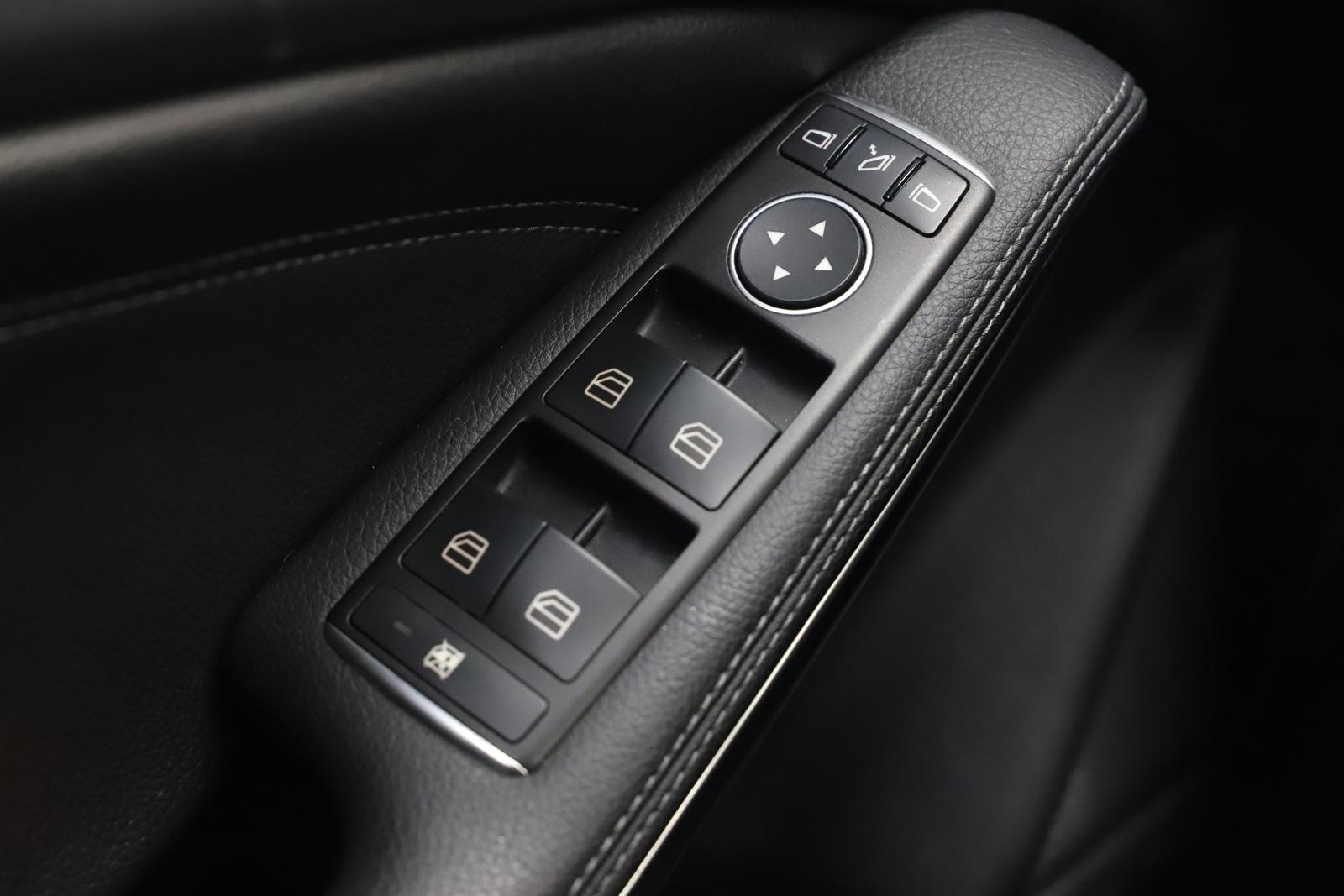Mercedes-Benz A 45 AMG 381PS 4Matic Carplay Memory Pano PAGA
