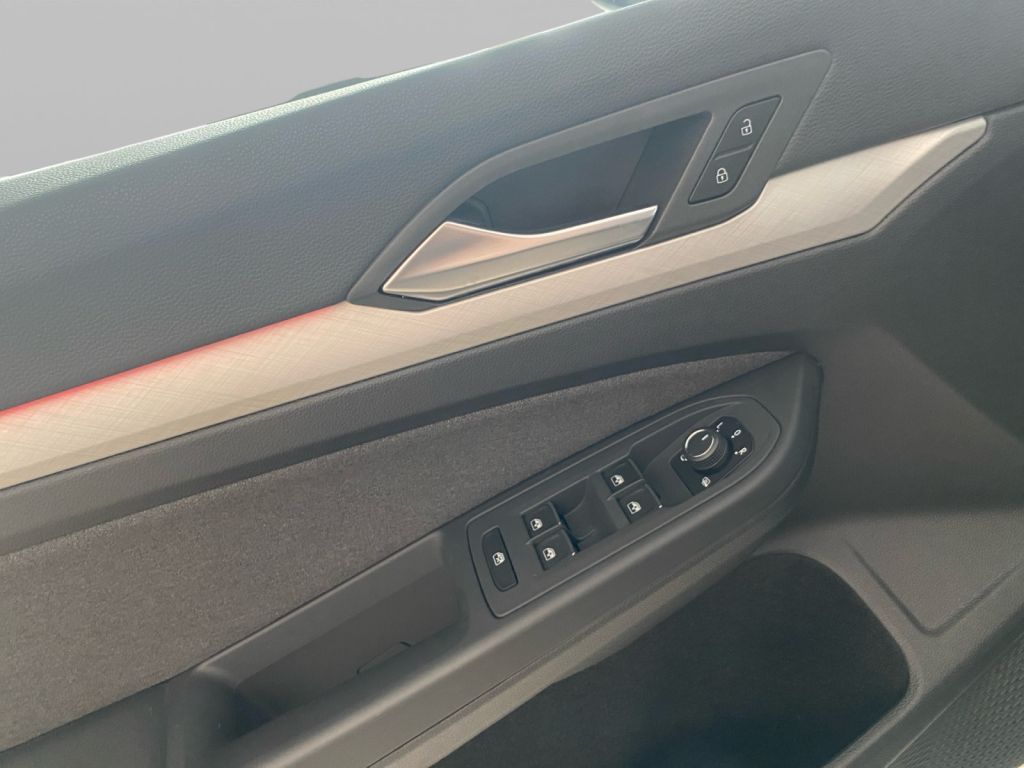 Fahrzeugabbildung Volkswagen Golf 1.5 TSI Life 3 Jahre NW Anschlussgarantie