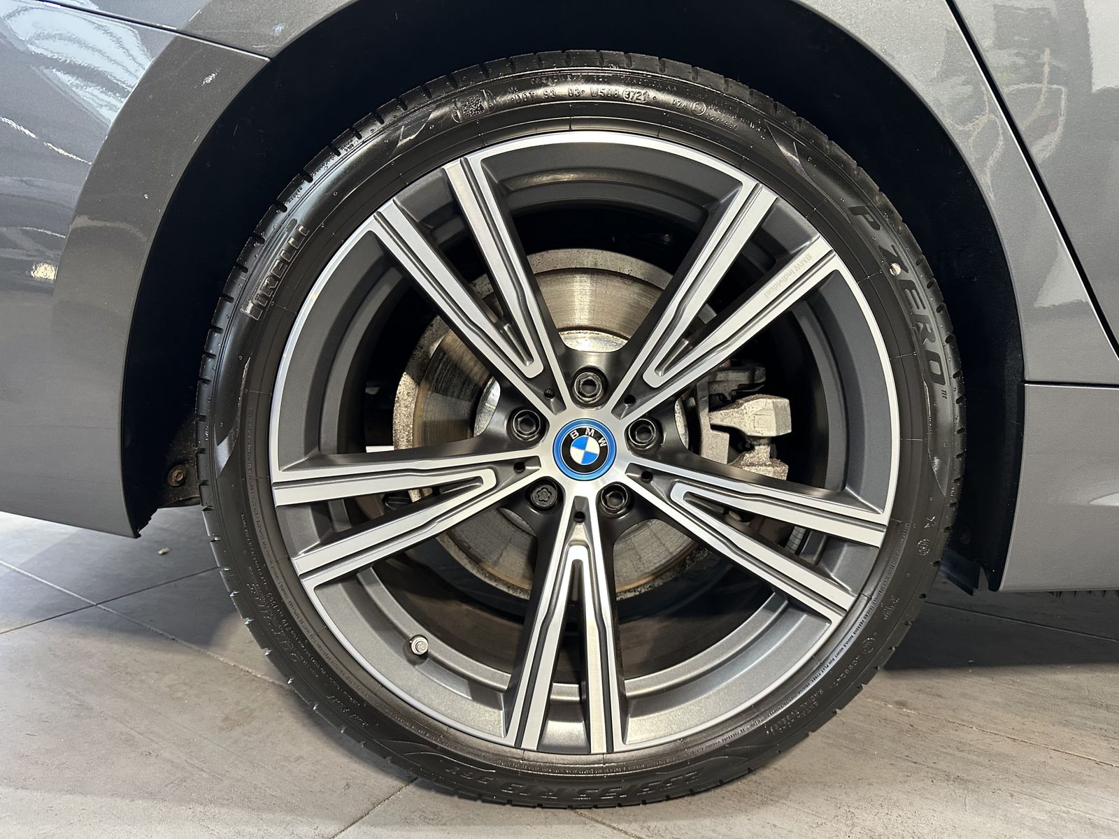 Fahrzeugabbildung BMW 330e M-Sport NAV+LASER+ACC+HEAD-UP+KAMERA+19ZOLL