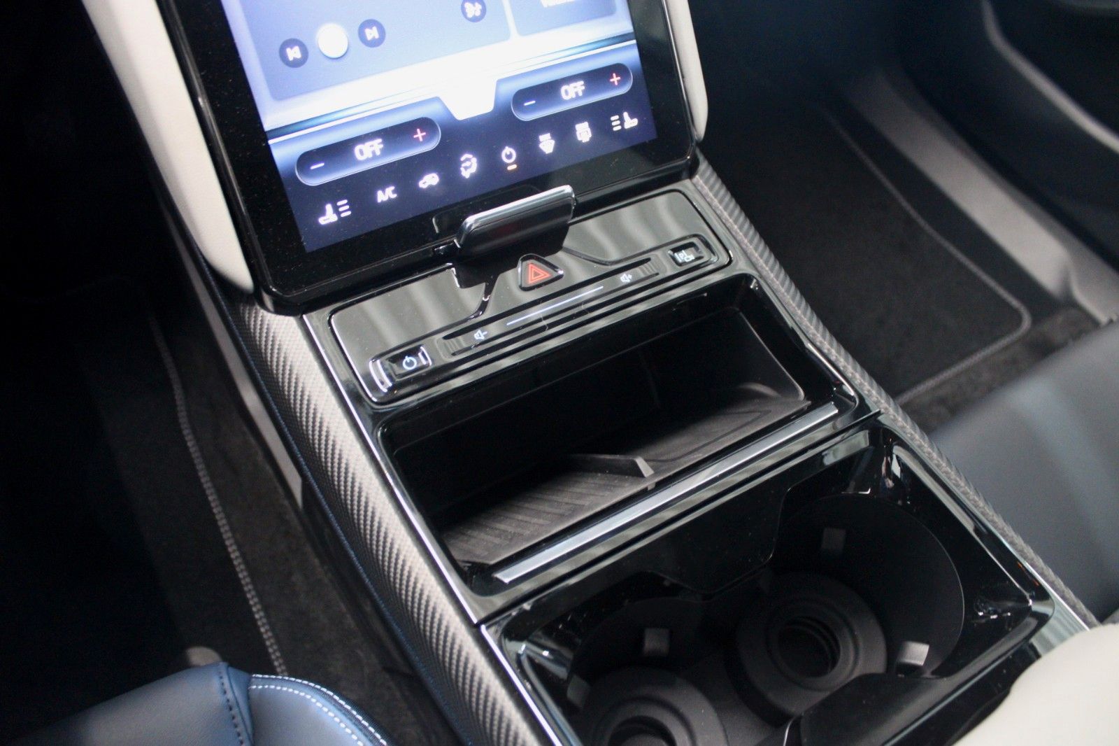 Fahrzeugabbildung Ford Explorer BEV Extended Range  RWD Premium mit AHK