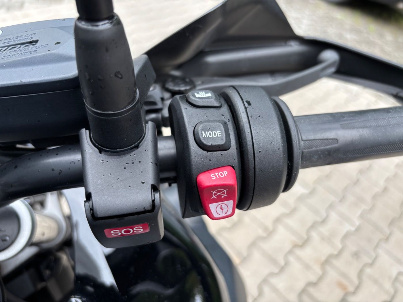 Fahrzeugabbildung BMW F 750 GS Triple Black 3 Pakete Tieferlegung Koff