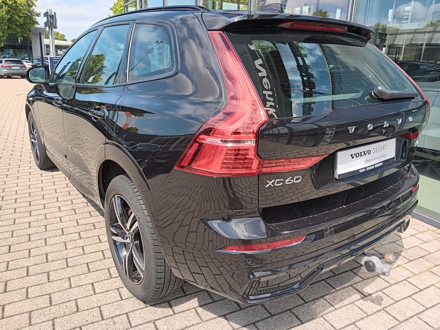 Fahrzeugabbildung Volvo XC60 B4 D 2WD R-Design 'AHK, ACC'