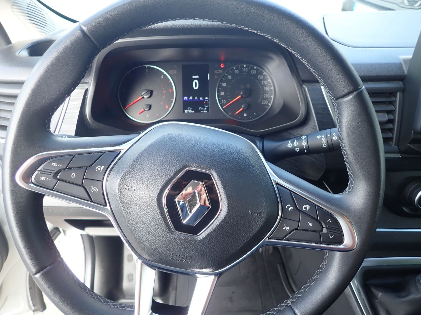 Fahrzeugabbildung Renault Trafic Combi L1H1 3,0t (8 Sitze) Life dCi 170