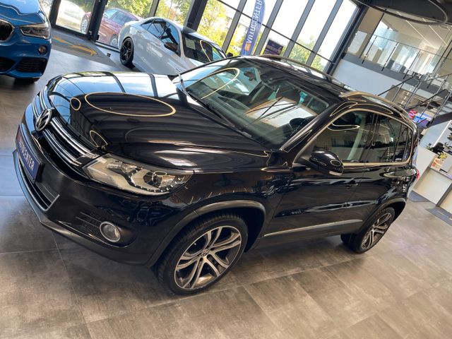 Volkswagen Tiguan Sport & Style 4Motion *NAVI*AHK*XENON*RFK