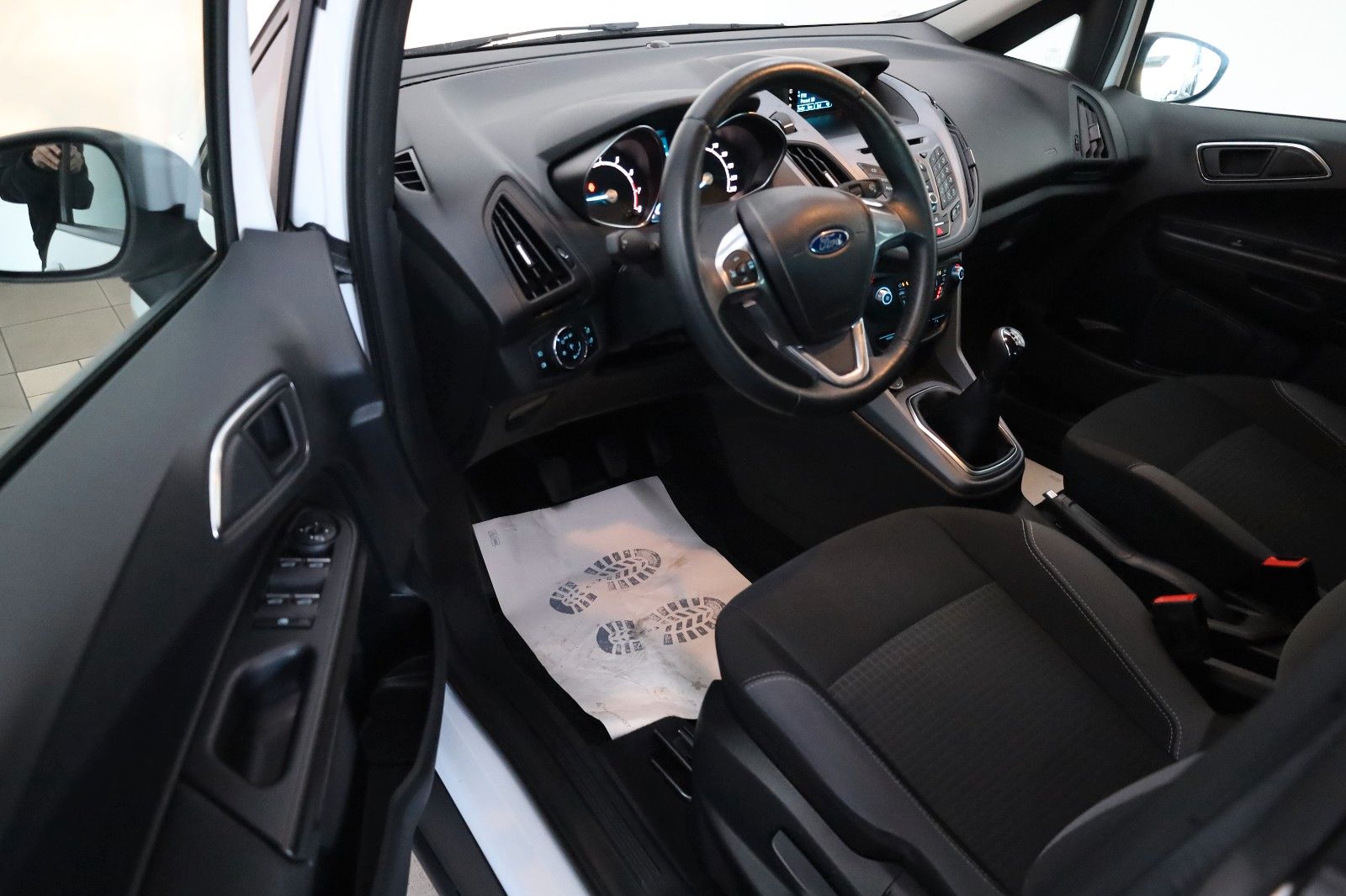 Fahrzeugabbildung Ford B-MAX Colourline SH,PDC,8 fach bereift