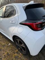 Toyota Yaris 1.5-l-VVT-i Hybrid 116 CVT Team Deutsc... - Toyota Yaris mit Benzin-Antrieb: Limousine, Automatik