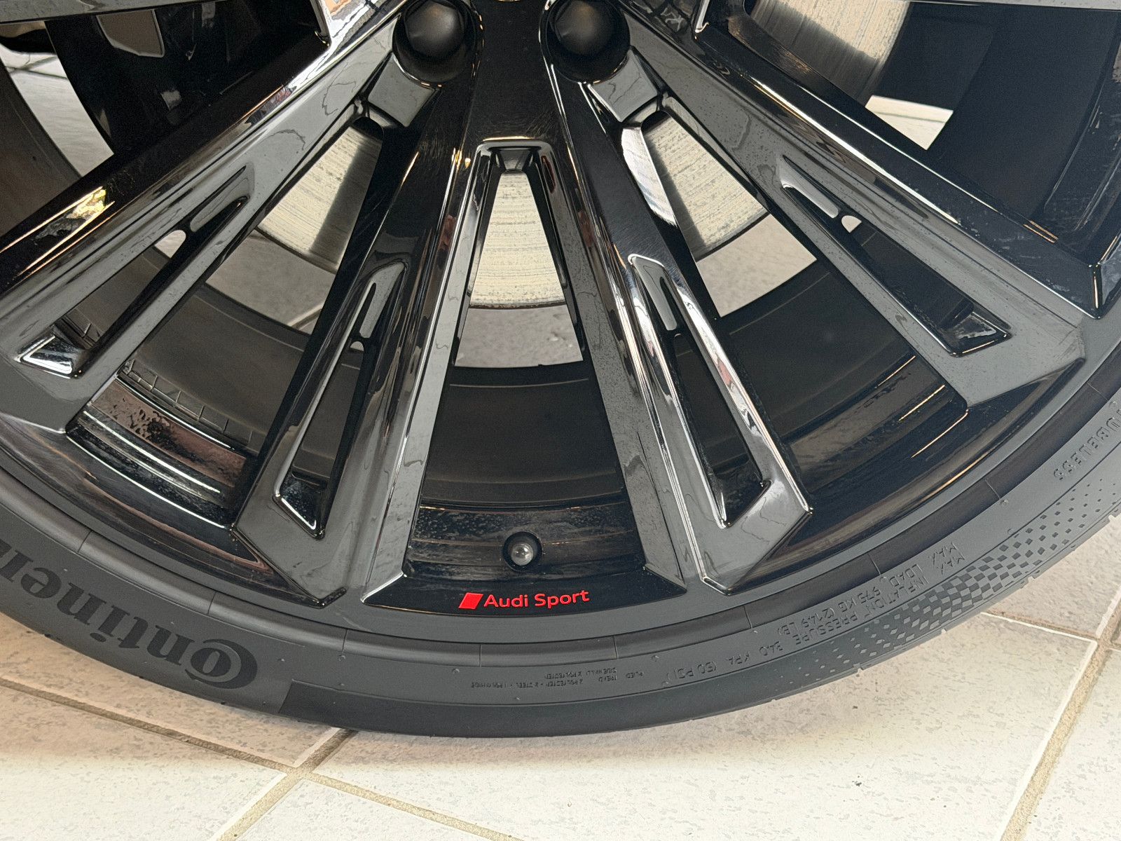 Fahrzeugabbildung Audi SQ8 4.0 TFSI quattro/EXCLUSIVE/ALCANTARA/BLACK