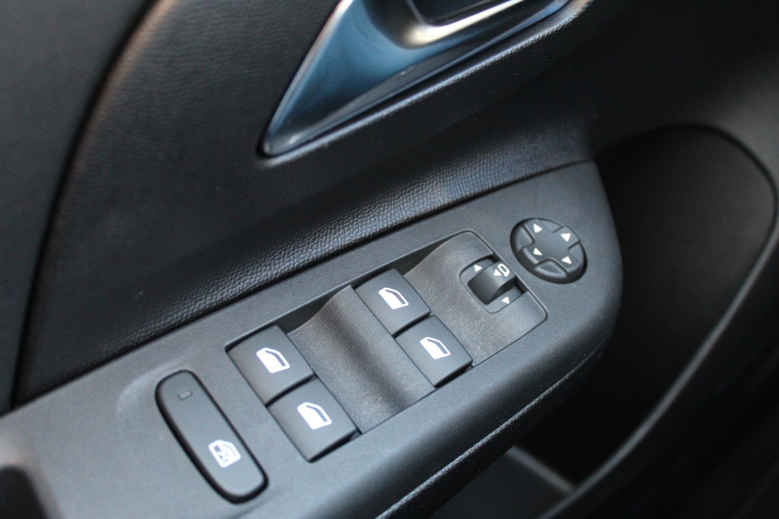 Fahrzeugabbildung Opel Corsa Edition Allw.*Sitzh.*PDC*DAB