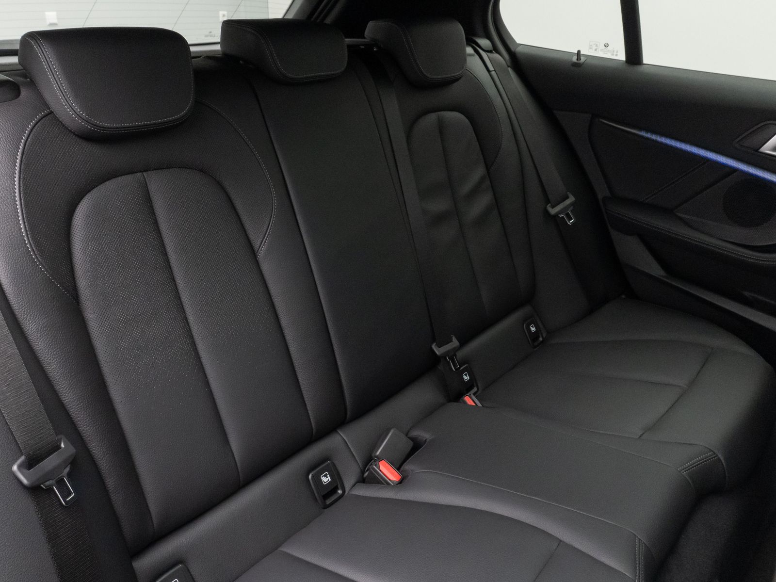 Fahrzeugabbildung BMW 120i M Sport Panoram Kamera DAB HiFi Komfort 19"