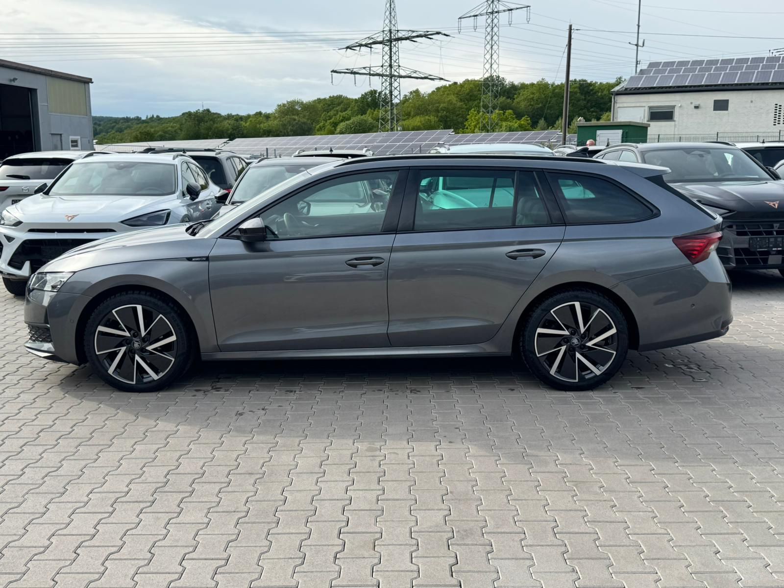 Fahrzeugabbildung SKODA Octavia 2.0 DSG Sportline MATRIX*PANO*CANT.*5J.G