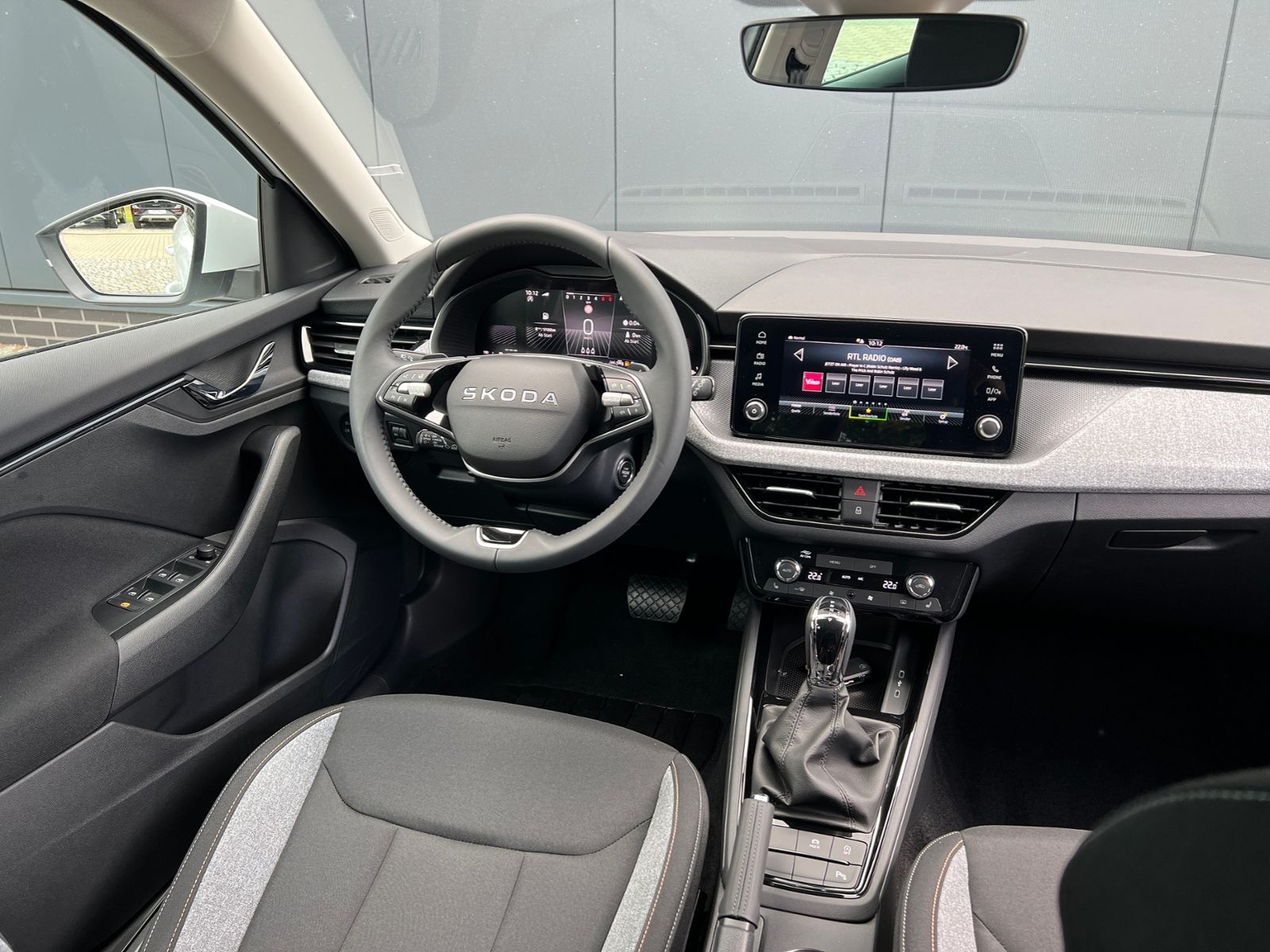 Fahrzeugabbildung SKODA Scala Selection 1.0 TSI DSG *ACC, Sitzhzg., 16'-