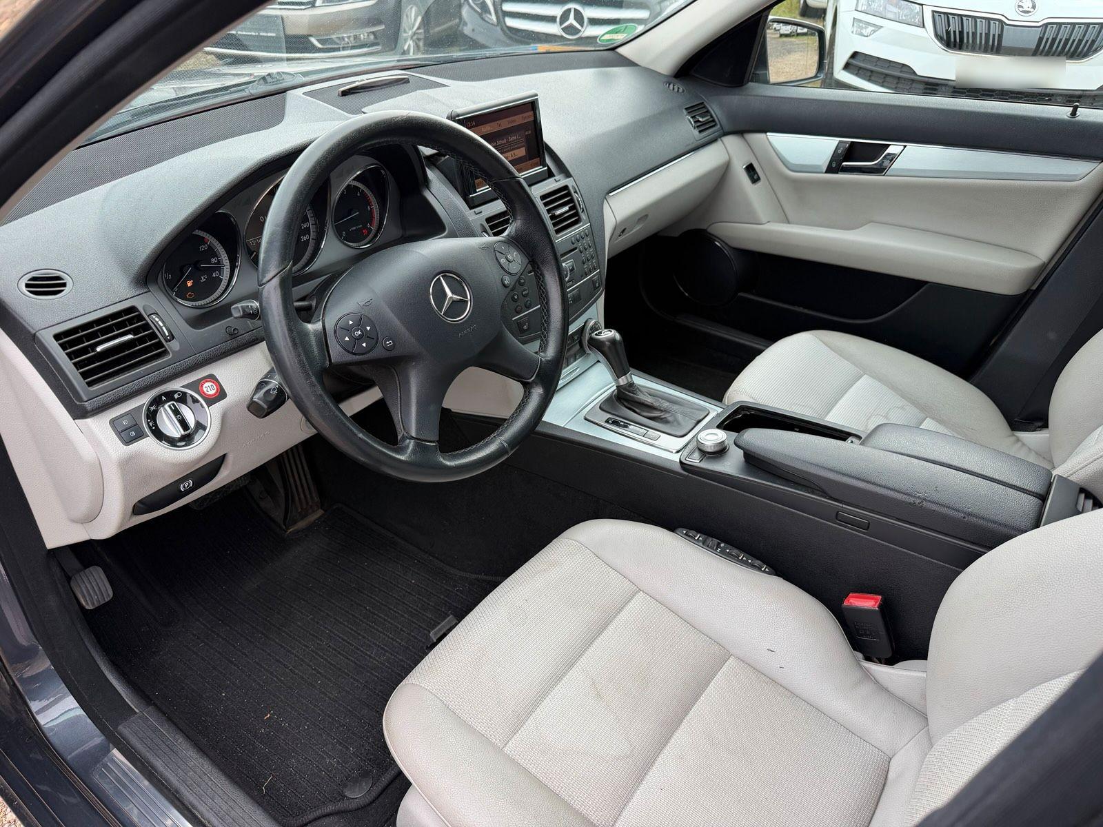 Mercedes-Benz C220 2010 — photo 7