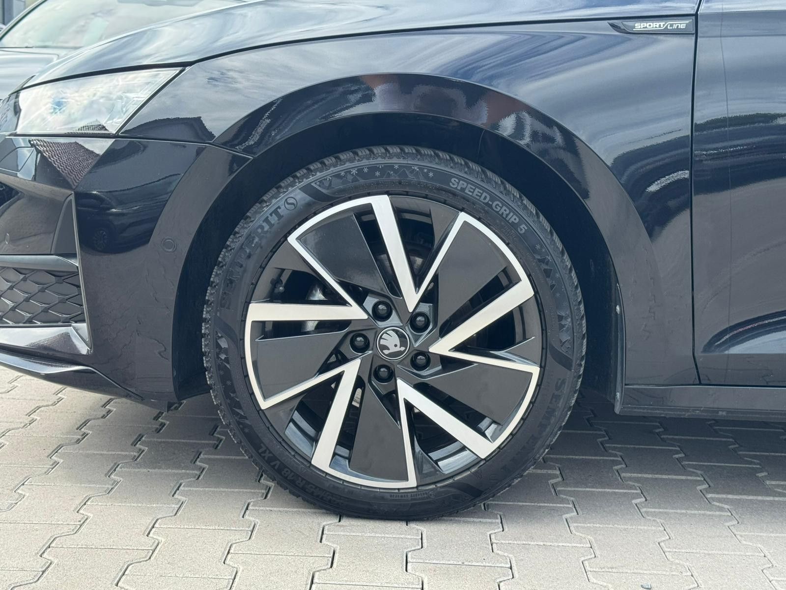 Fahrzeugabbildung SKODA Octavia 2.0 DSG Sportline MATRIX*PANO*CANT.*5J.G