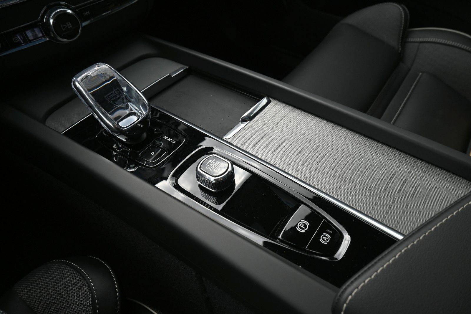 Fahrzeugabbildung Volvo XC60 T6 RC AWD Plus Black Edition*360°*ACC*AHK