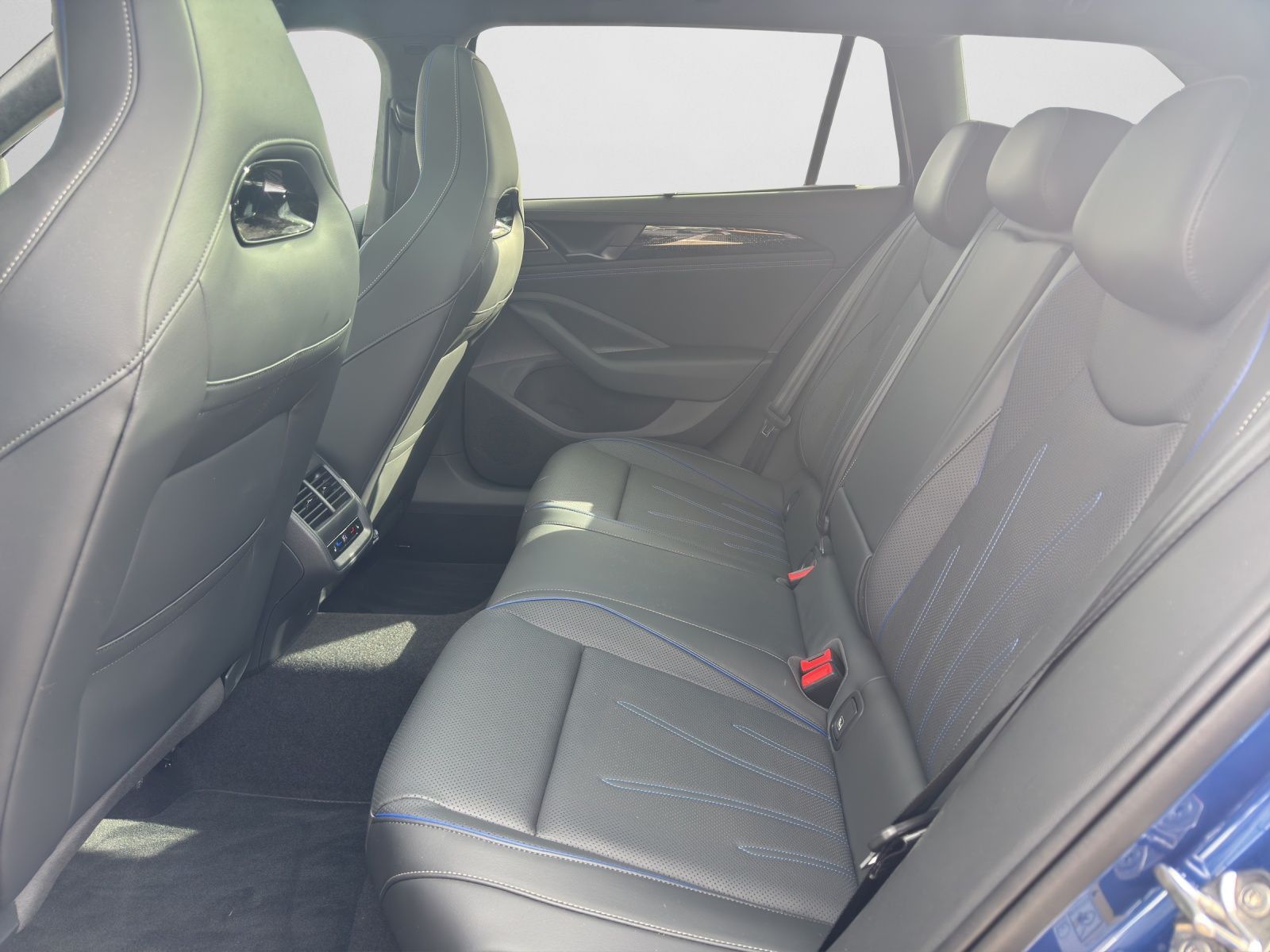Volkswagen Passat - Bild 15