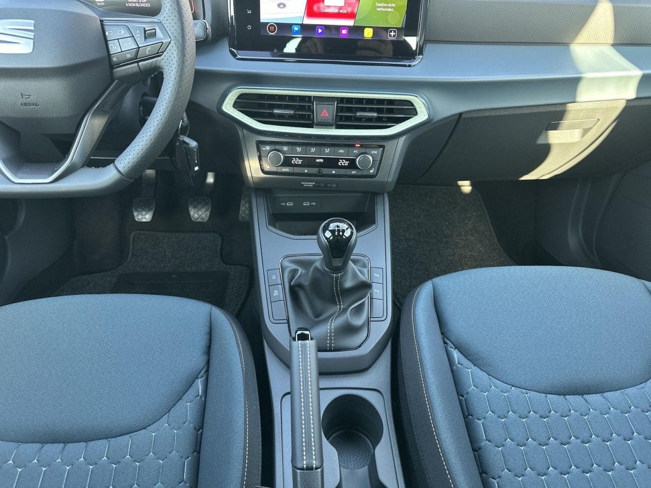 Fahrzeugabbildung SEAT Arona Style 1.0 TSI 116 PS 6-Gang - mit KI generiert/bearbeitet