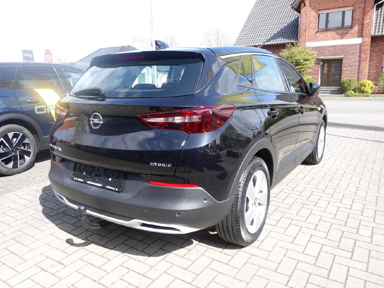 Fahrzeugabbildung Opel Grandland 1,6 Elegance Plug-in-Hybrid