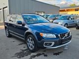 Volvo XC 70 2,4 Summum AWD Leder Xenon AHK - Volvo XC70 mit Diesel-Antrieb: Kombi