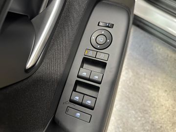 Hyundai KONA - 11