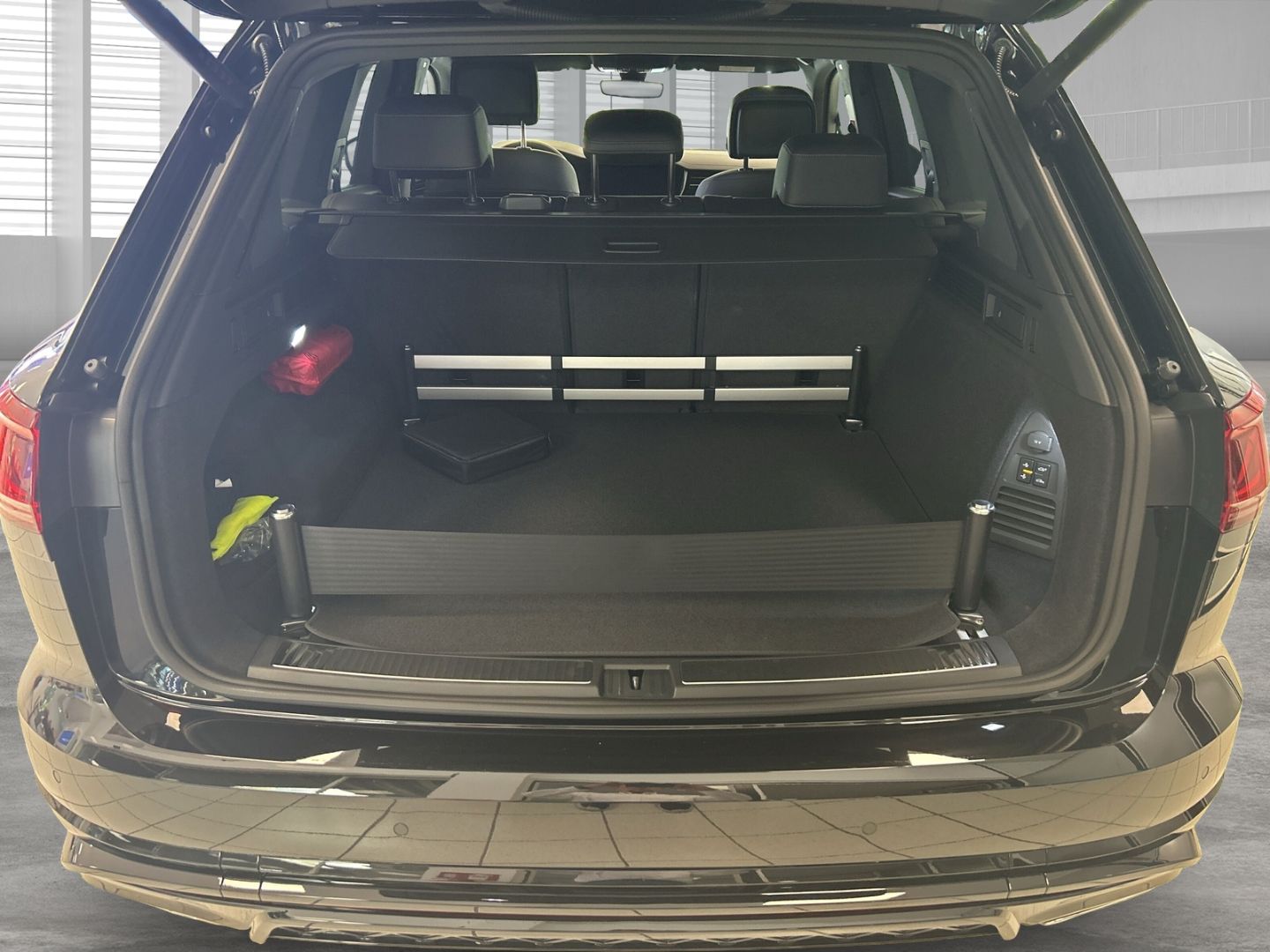 Fahrzeugabbildung Volkswagen Touareg Final Edition R-Line 3.0 TDI V6 Automati