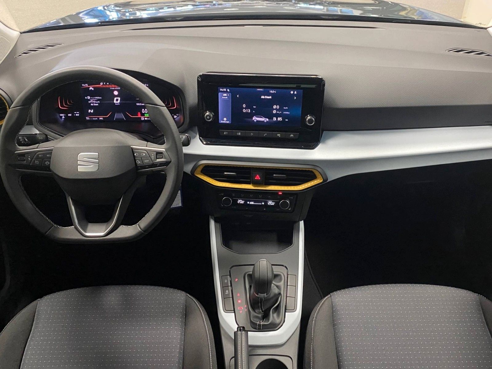 Fahrzeugabbildung SEAT Arona 1.0 TSI DSG STYLE+5 JAHRE GARANTIE+AHK+LED