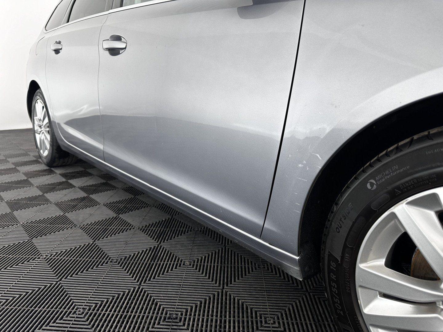 Peugeot 308 2015 — photo 34