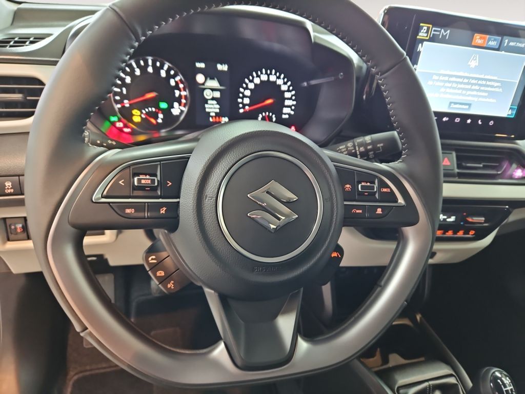 Fahrzeugabbildung Suzuki Swift 1.2 Dualjet Hybrid Allrad Navi PDC Comfort