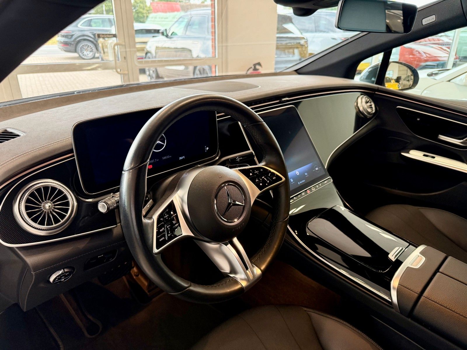 Fahrzeugabbildung Mercedes-Benz EQE 300 Electric Art Advanced/AHK/Kamera/19Zoll