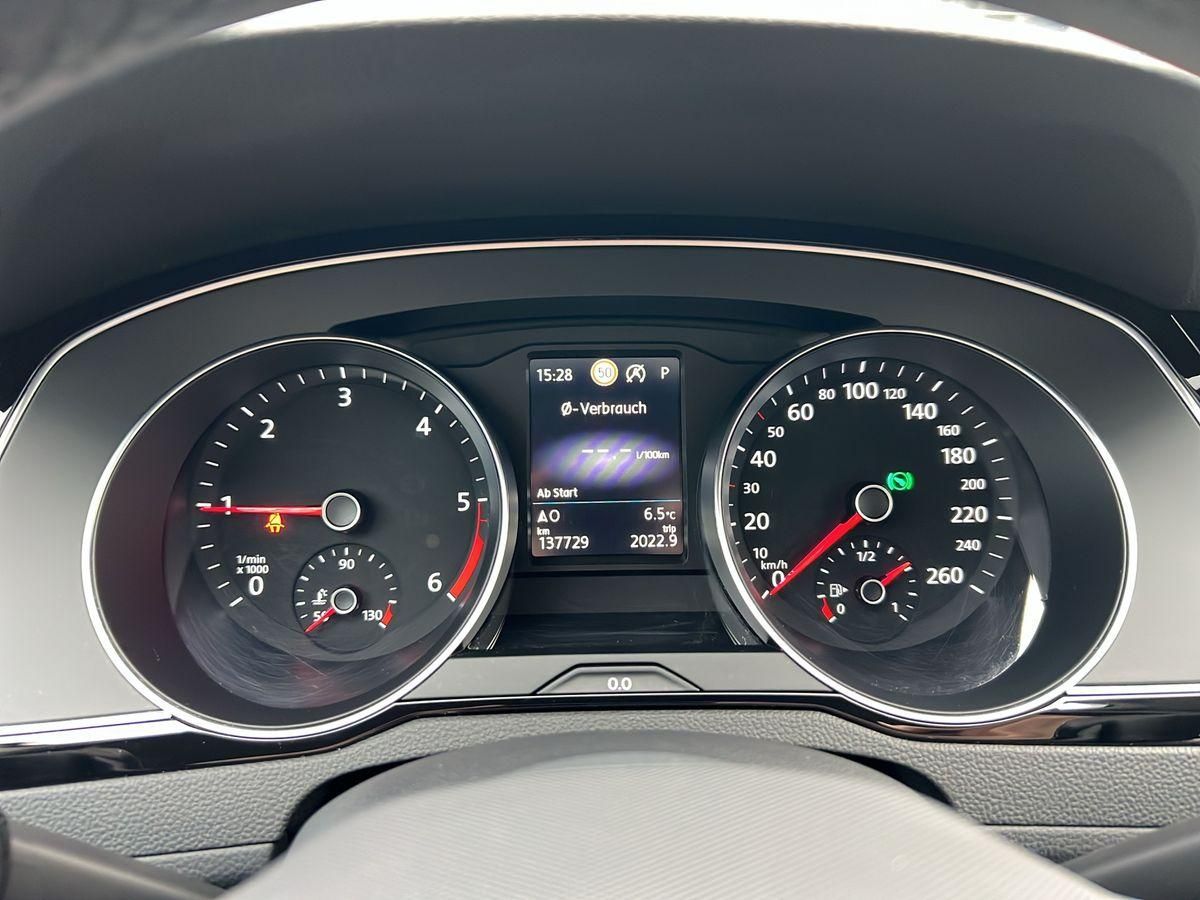 Passat Variant Business 2.0 TDI DSG RFK ACC NAVI