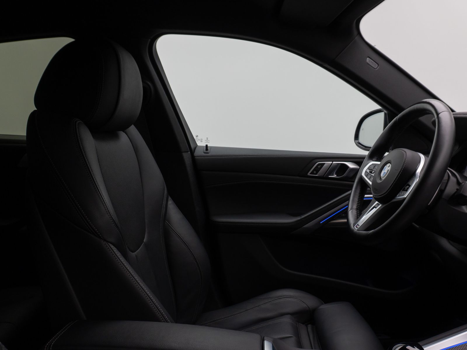 Fahrzeugabbildung BMW X6 xD40d M Sport Laser 360°HUD DAB H/K Komfort