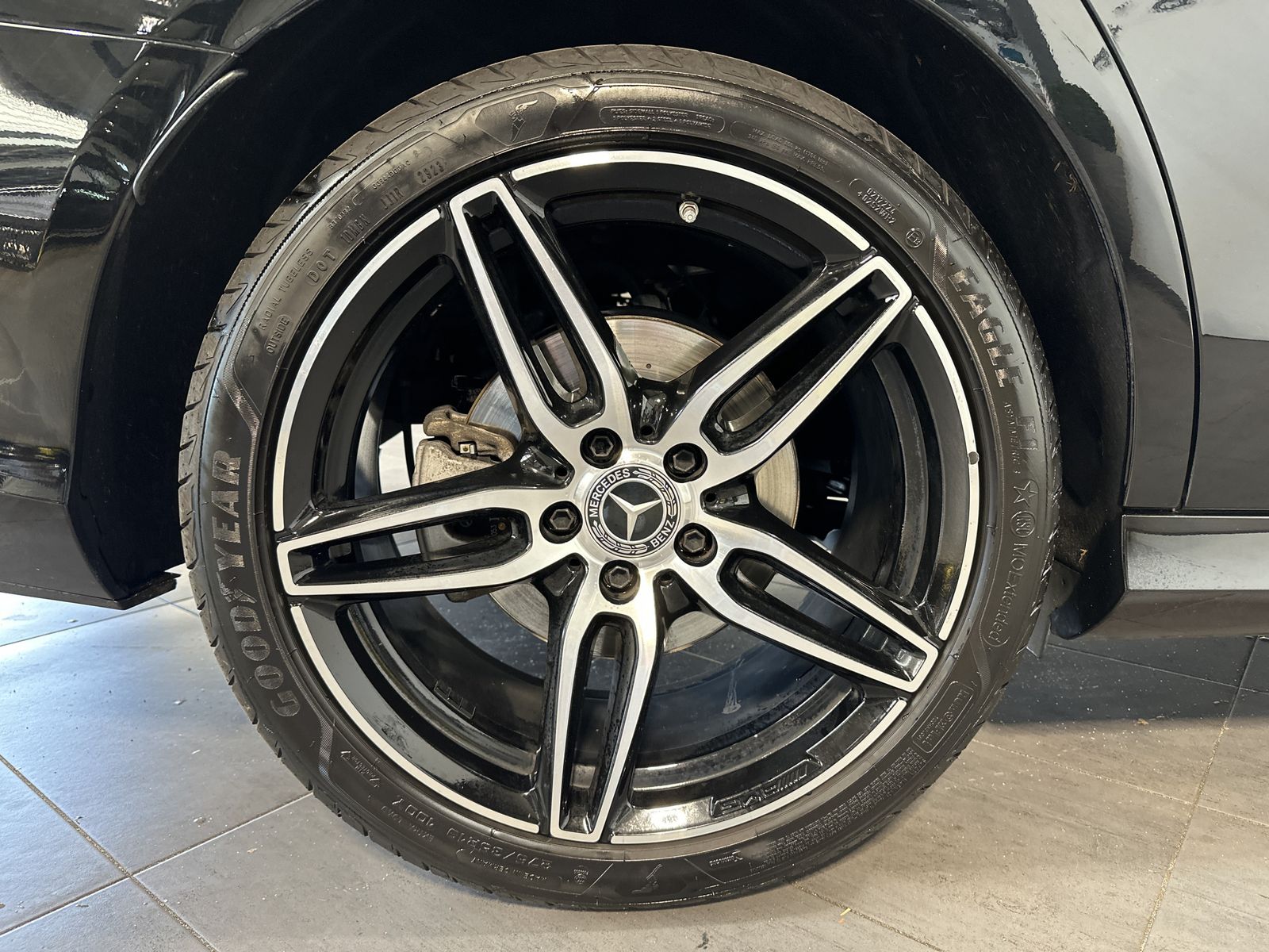Fahrzeugabbildung Mercedes-Benz E 220d AMG-Line NAV+LED+KAMERA+WIDESCREEN+19ZOLL