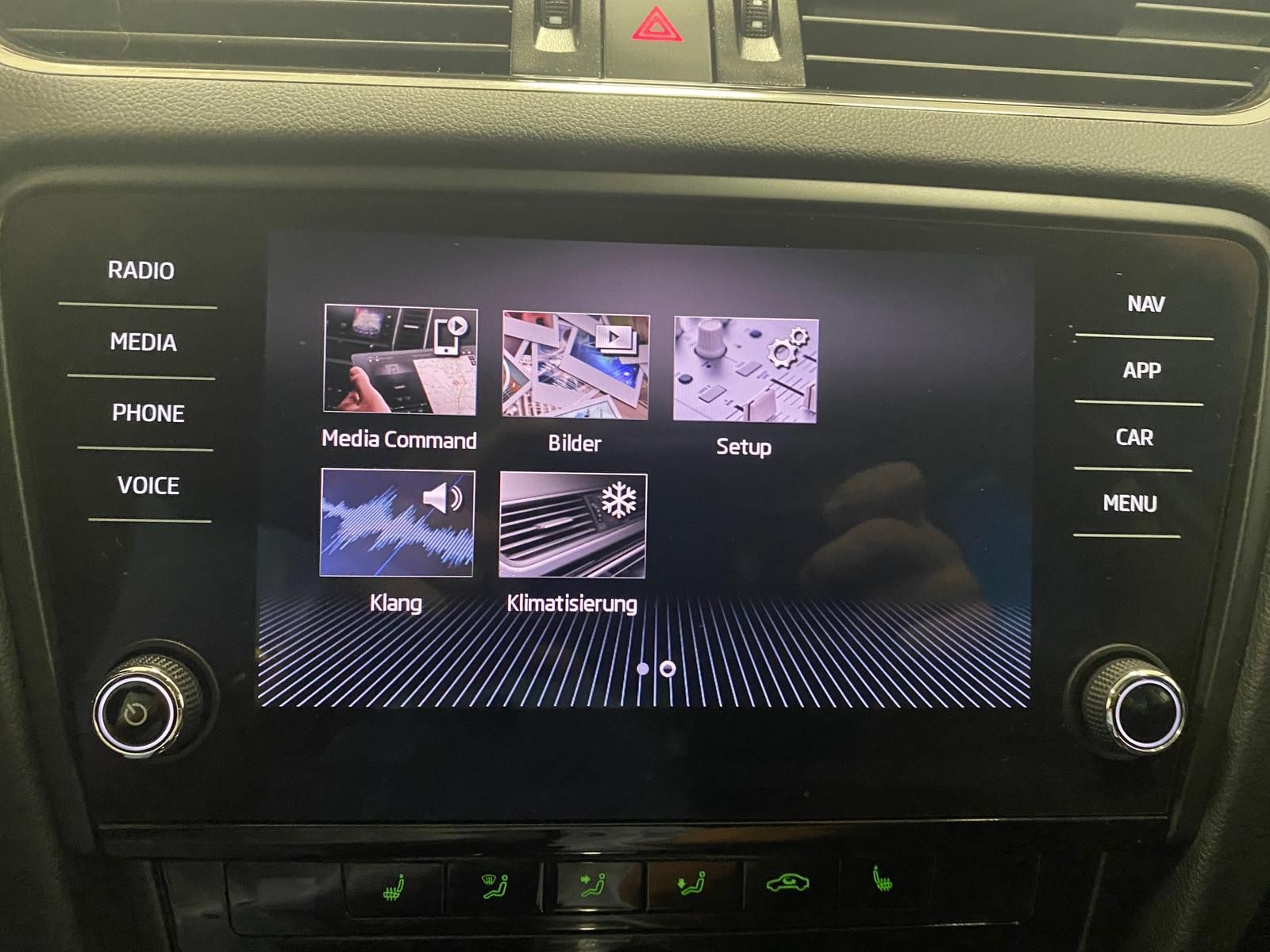 Fahrzeugabbildung SKODA Octavia 2.0 TDI Tour APP+ALLWETTER+NAVI+SITZHEIZ
