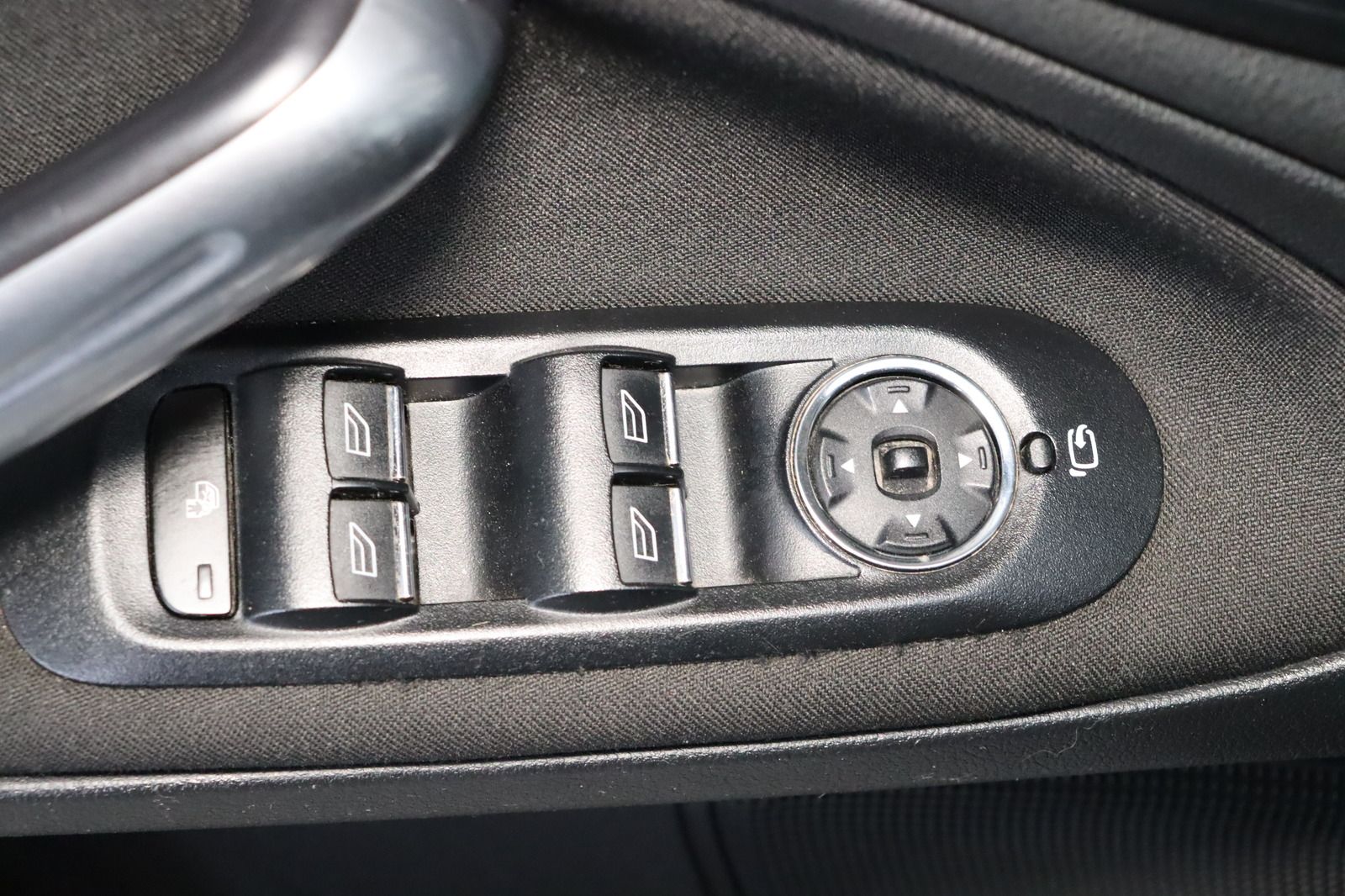 Fahrzeugabbildung Ford S-MAX 2.0 TDCi Sitzhzg./-lüftung * PDC * Tempom.