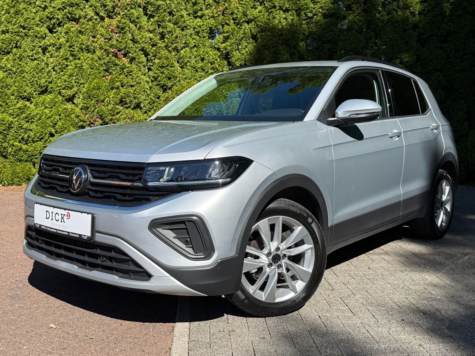 Fahrzeugabbildung Volkswagen T-Cross 1.0 TSI DSG Life LED+KAM+ACC+CARPL+SHZ+