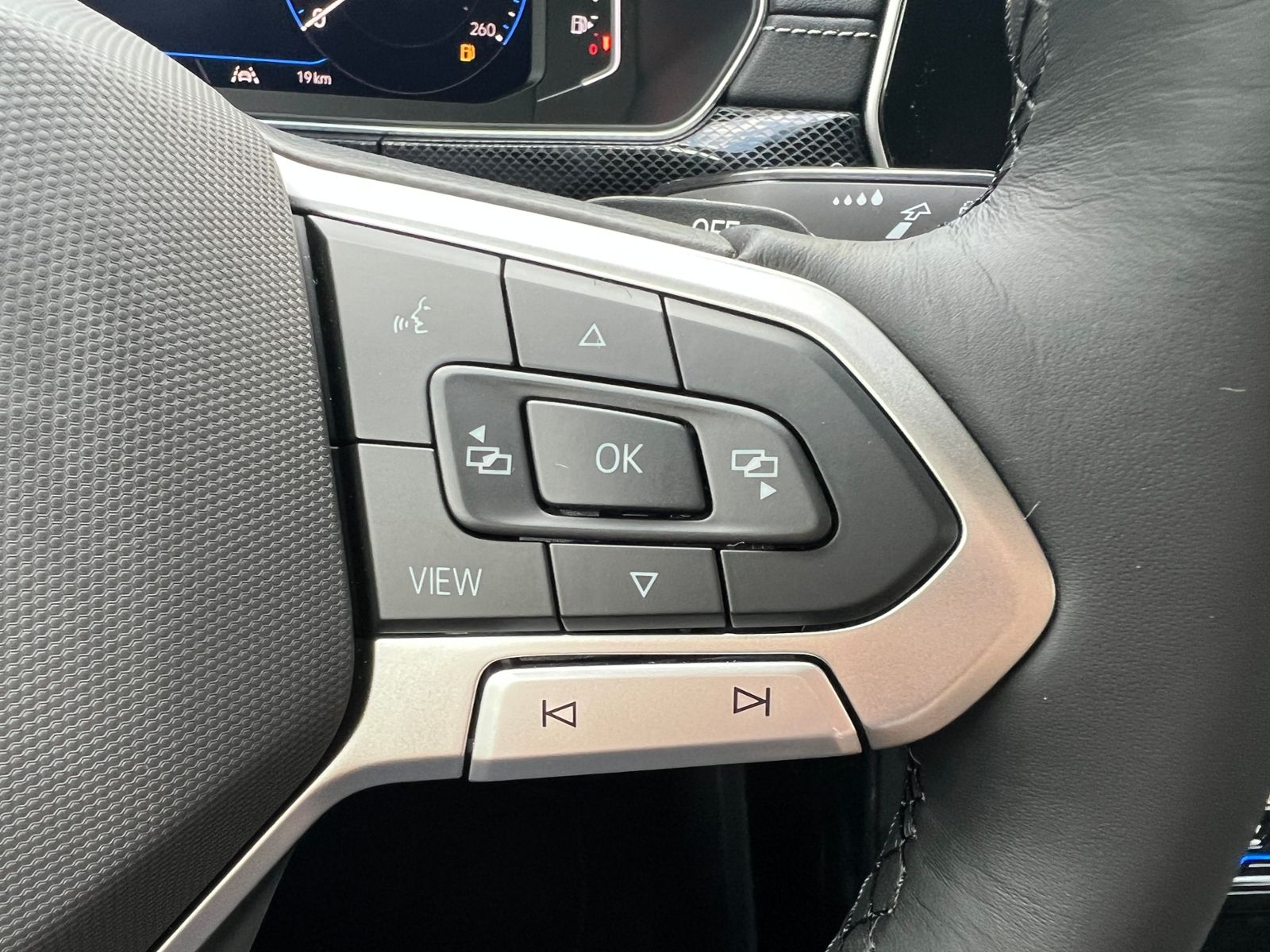 Fahrzeugabbildung Volkswagen T-Cross R-Line 1.5 TSI DSG *AHK, IQ.LIGHT, ACC,