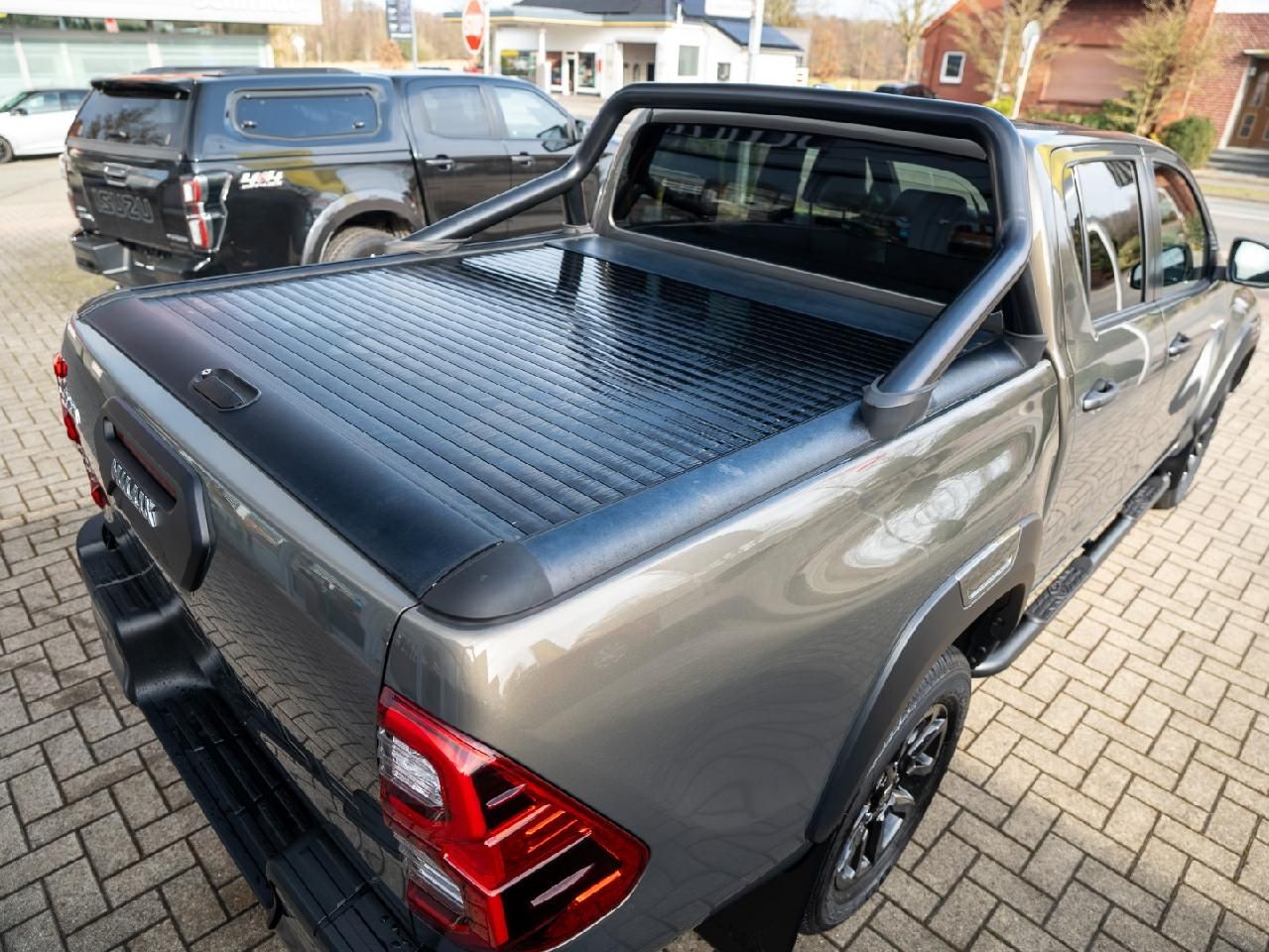 Fahrzeugabbildung Toyota Hilux Double Cab Invincible 4x4