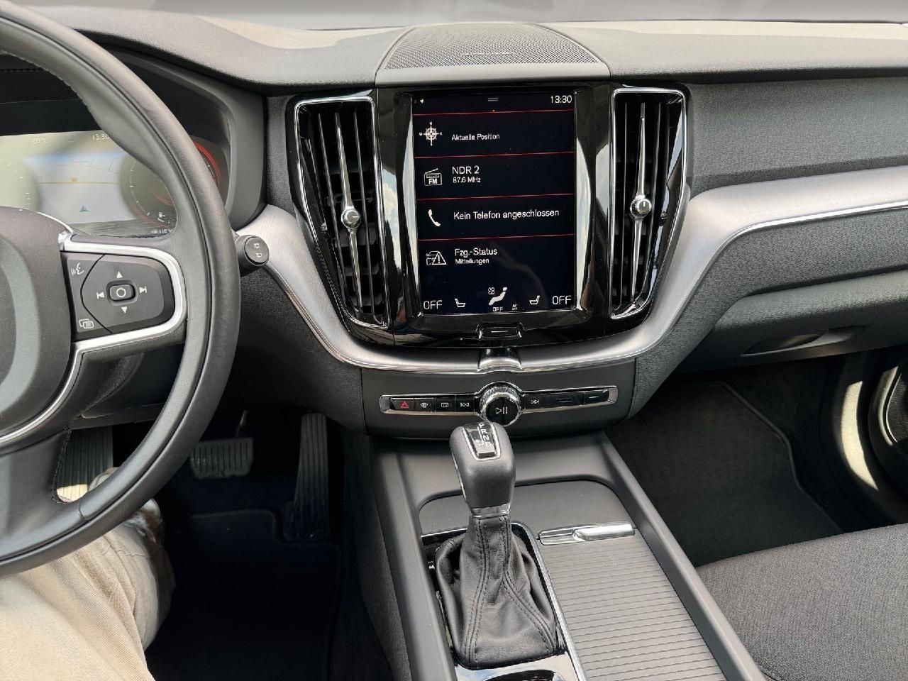 Fahrzeugabbildung Volvo XC60 D4 Geartronic Momentum 2WD